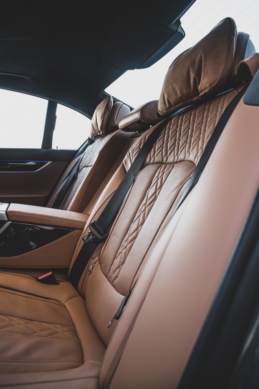 Интерьер BMW 745e (G11) 2019 года  (WW) (фото 10 из 31)